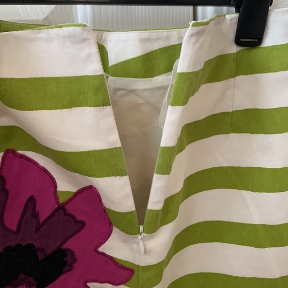 Boden white and green stripe A-line skirt with floral appliqué 4R - Picture 5 of 8